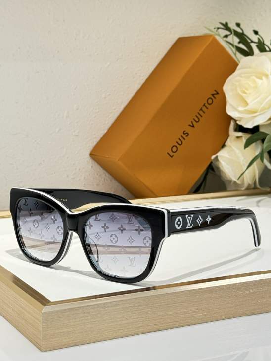 Picture of Louis Vuitton Sunglasses _SKUfw77619505fw